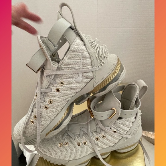 Levaron XVI Limited edition with lion relief womens kicks - Picture 8 of 12